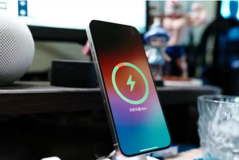 曲阜苹果15换屏服务分享用什么充电器给iPhone15充电更好 